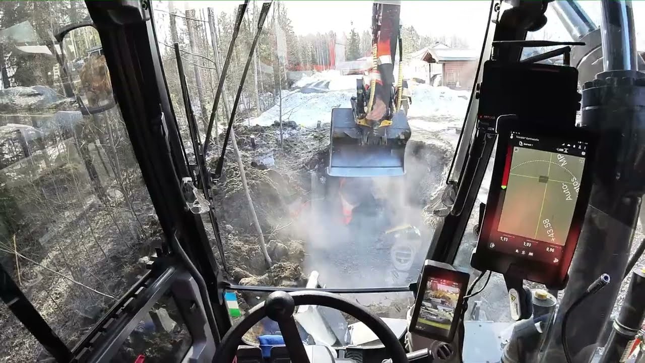 Site finishing. Presenting Trimble.  volvo ewr150E + engcon + trimble