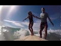 Florencia y Fernando, surfeando en California