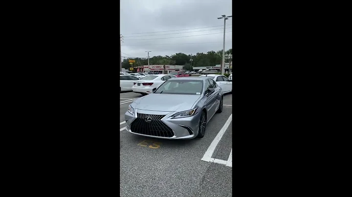 Learn About The Folding Side Mirrors In The Lexus ES