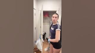 Gatinha de Shortinho Curto Perfeito limpando a casa 💓🥰💕😍