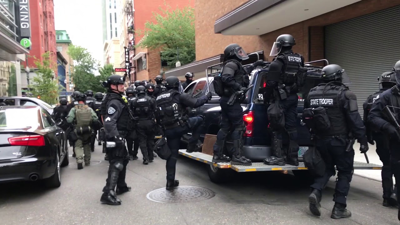 Portland Police retreat from Antifa during 
