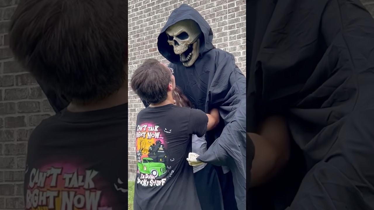 A Hug from Black Heart | Spirit Halloween