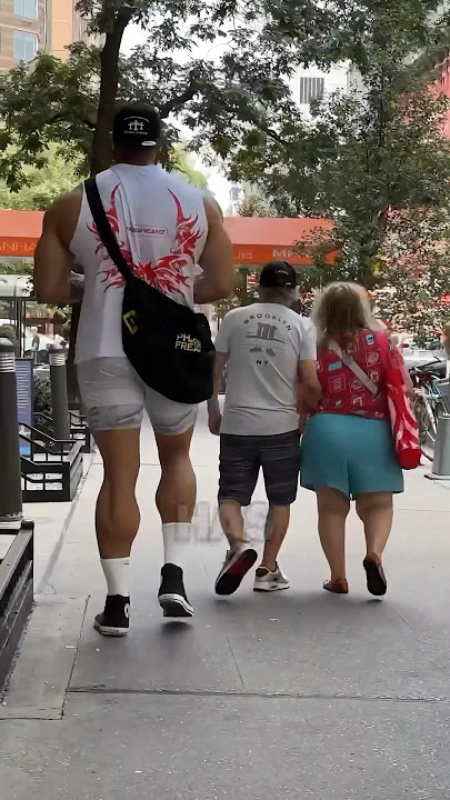 People Think This Giant Aint Real (@lucaslakutsin)