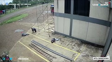 Three workers get electrocuted as scaffold contact power line