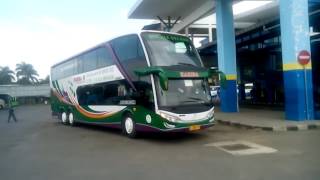 Karina double decker parkir di Shelter Terminal Arjosari, Malang (18-07-2017)