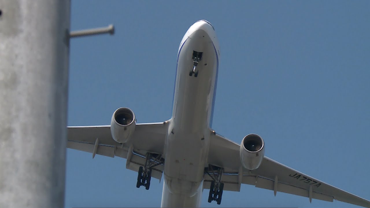 飛行 Ana 東京ゲートブリッジ上空を通過する飛行機 A3 0 77 300 77 0 Youtube 飛行 Ana 東京ゲートブリッジ上空を通過する飛行機 A3 0 77 300 77 0 Youtube