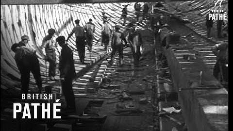 Men Working On Hull Of Ship (1920-1929)