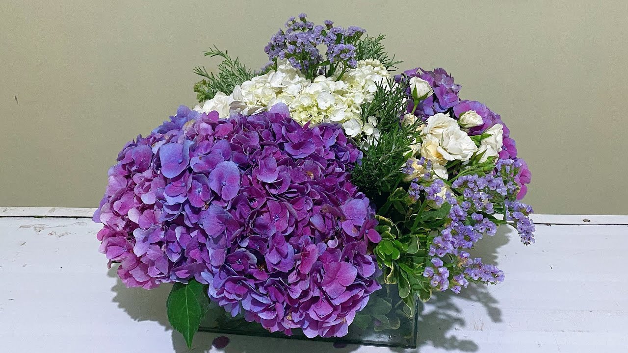 Arranjo com hortênsia para mesa de 10 lugares ‹ Art Fleur ›