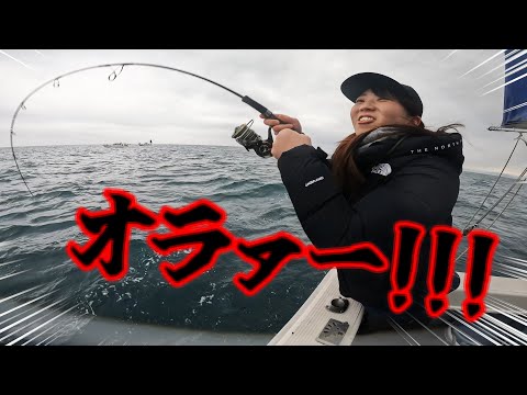 ジギングしてたら、釣りガールが突然発狂して入れ食いに・・・