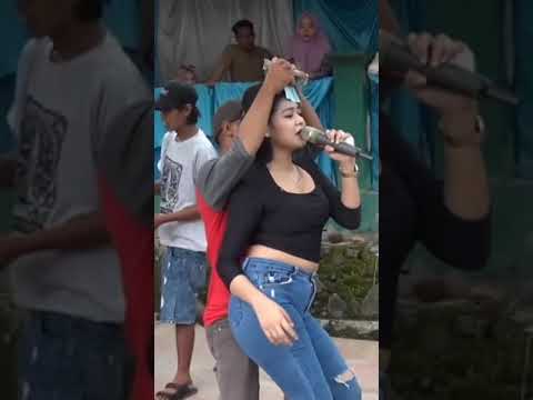 viral penyayi dangdut yg seksi di sawer sama abangnya