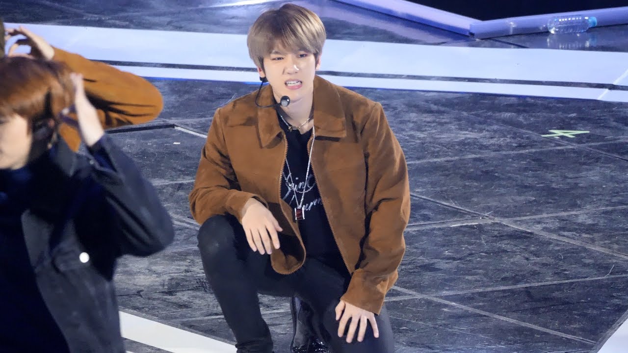 181012 엑소 (EXO) - 파워(Power) 무릎이 아픈 [백현] BAEKHYUN 4K 직캠 Fancam (IBK참좋은콘서트) by Mera