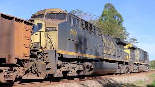 Trem carregado com minério de ferro passando em Melo Franco-MG FML