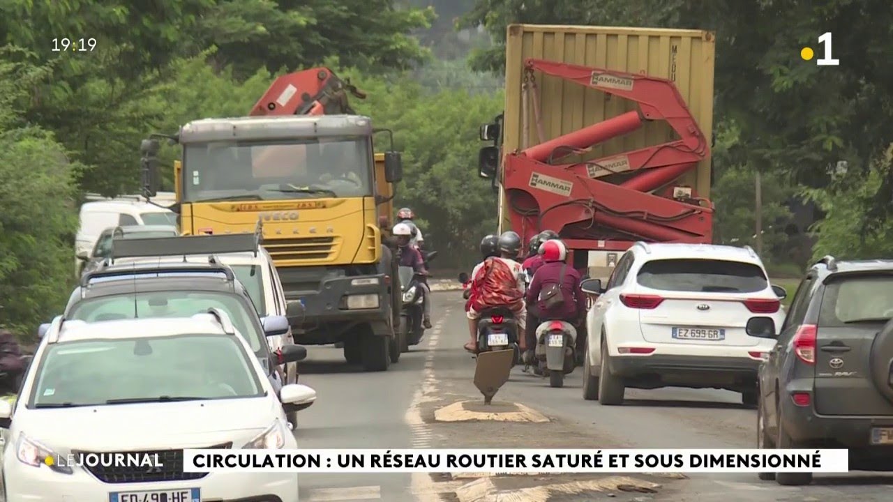 Circulation : un réseau routier saturé et sous dimensionné - YouTube