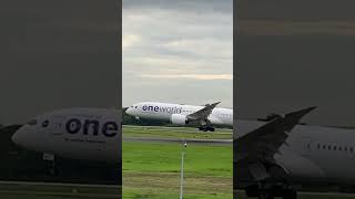 Download Lagu Burung Sayap besi sedang live sekarang! MP3