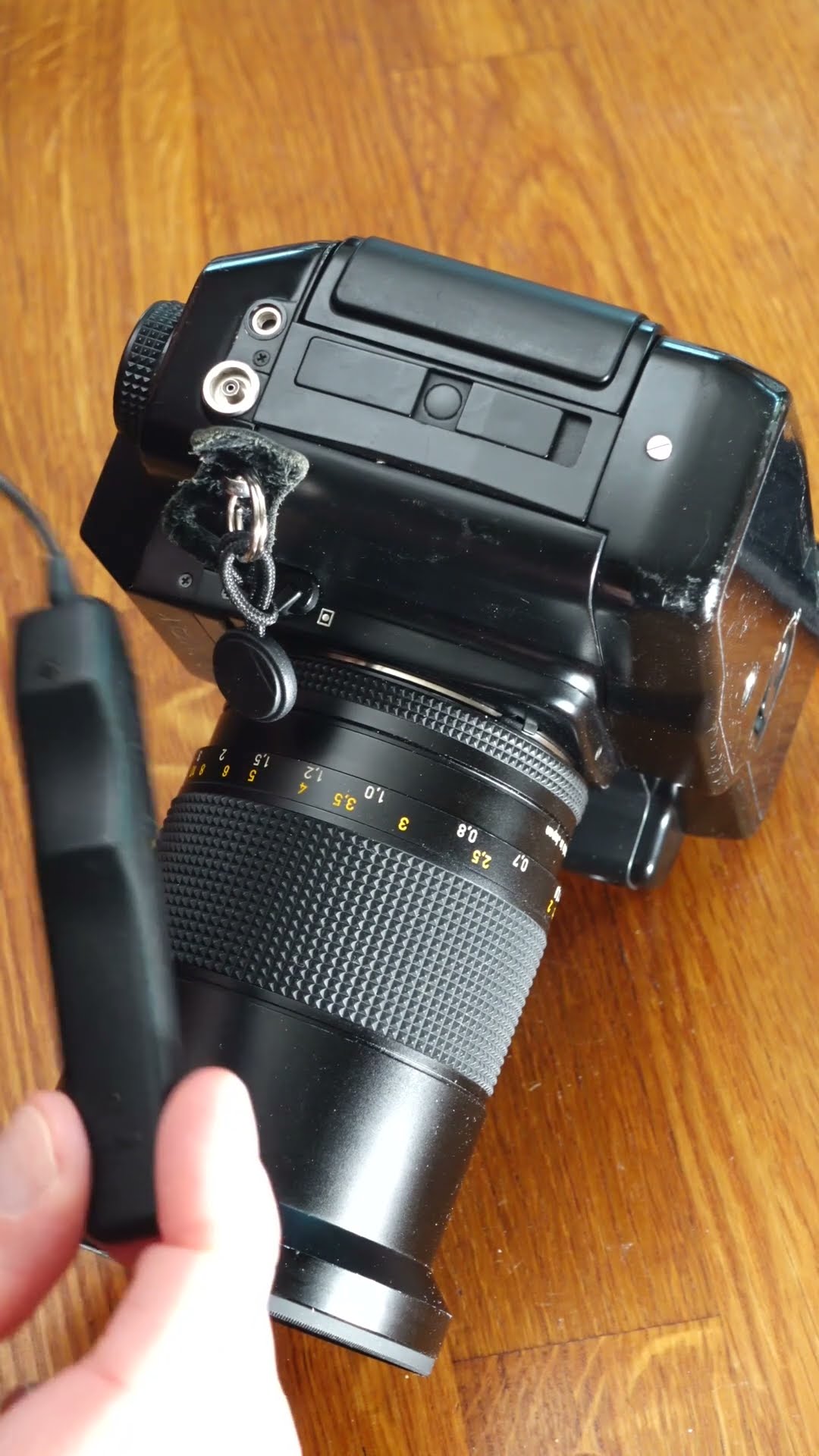 Contax AX - Part Six - useful accessories: Focussing screens-cable