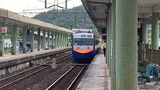 4027次阿福號區間快車通過四腳亭車站