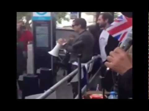 ელჩი -- „ცოცხი გაიკეთე უკან!\"