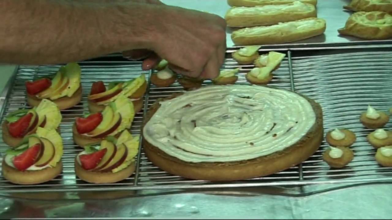 "SAVEURS" DARTMOUTH UK TRADITIONAL FRENCH BAKERS.