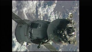 Soyuz TMA-15M Undocking (time lapse)