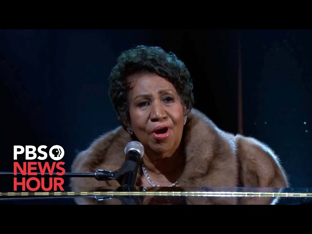 WATCH: Aretha Franklin sings (You Make Me Feel Like) A Natural Woman class=