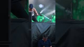 Joji singing to a security guard #shorts #joji #musicfestival #govball