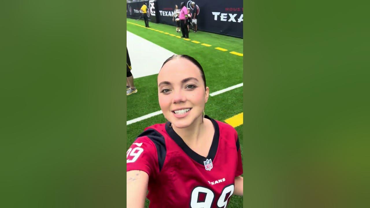 Today's National Anthem singer is a 🤩 star 🤩 DBradbery YouTube