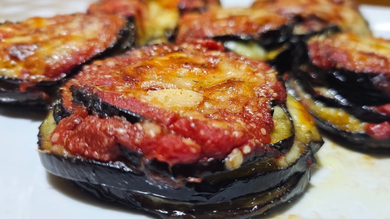 Una tira l'altra e noi non sappiamo dire di no a queste squisite melanzane 🥰👌 