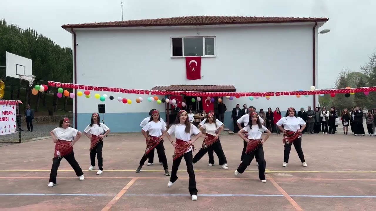 23 Nisan Yassıgeçit Ortaokulu Karadeniz Yöresi Halk Oyunu (Uy aha,Oyna,Ella ella)