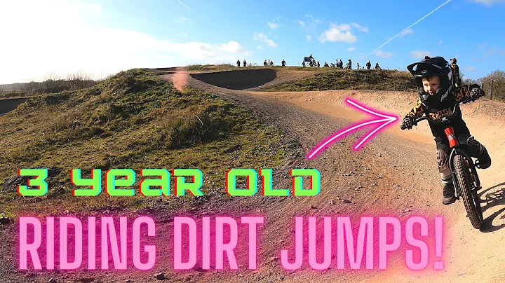 MTB 3 year old - Riding the MTB dirt jumps at Fleet - kids can do anything!