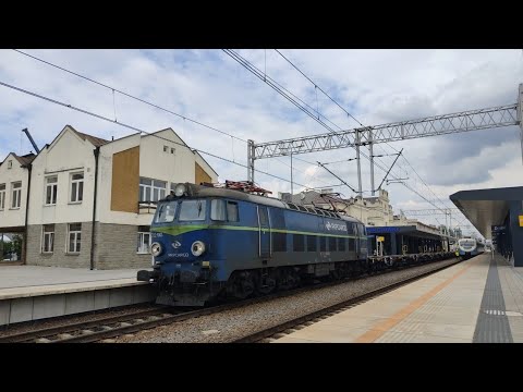 ET22-1063 z wachadłem platform przelotem w kierunku Dęblina przez stację Lublin Główny 8.07.2022