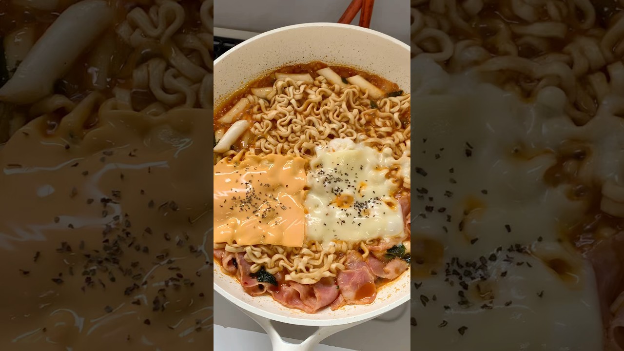 Mì Nongshim cay với tokbokki phô mai Spicy Nongshim noodles with cheese tteokbokki #shorts