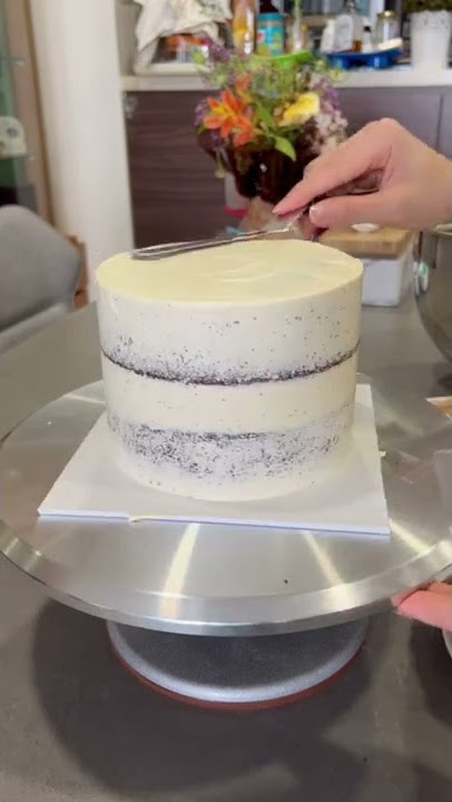 The secret to smoothing out buttercream cakes! Cake scraper, light pressure and practice!
