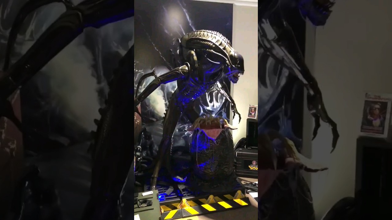 HCG Aliens Life Size Statue