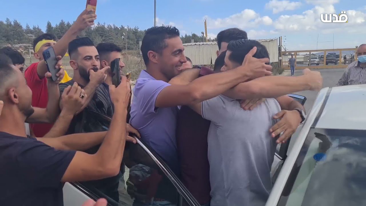 فرحة عارمة بالإفراج عن الأسير سلامة حمايل بعد 18 عاماً