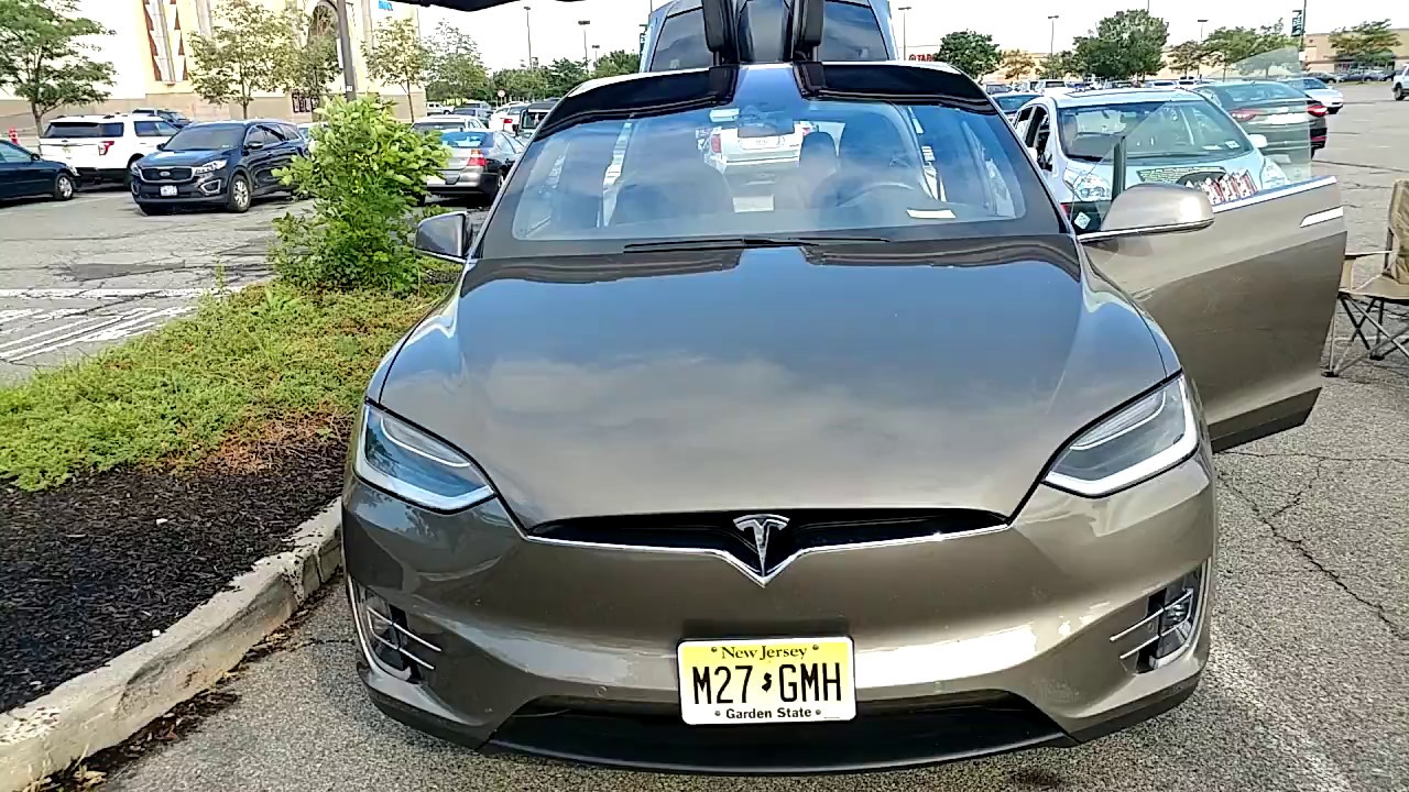 2016 silver metallic tesla model x