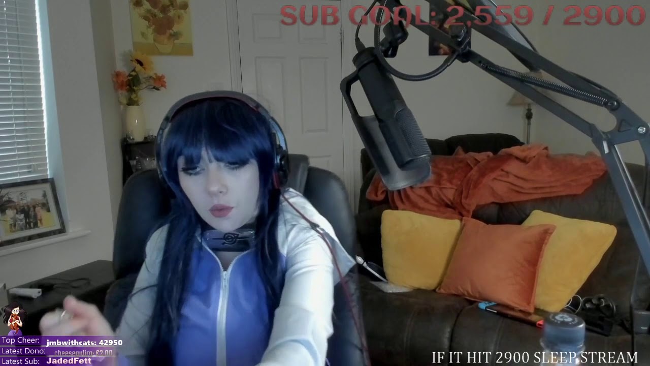 minx stabs her white claw