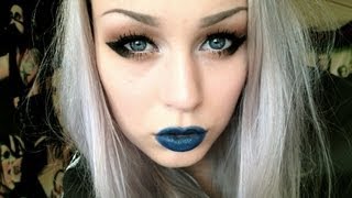 Dramatic winged liner - Blue lips
