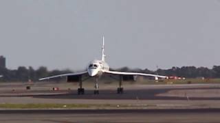 Stunning British Airways Concorde Landing at New York JFK August 2003 (SilverwingSpotter)