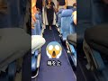 飛行機内の毒を持つ小さな生き物！🛫🐍
