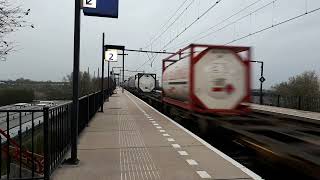 DBC 193 331 Komt langs station Zaltbommel
