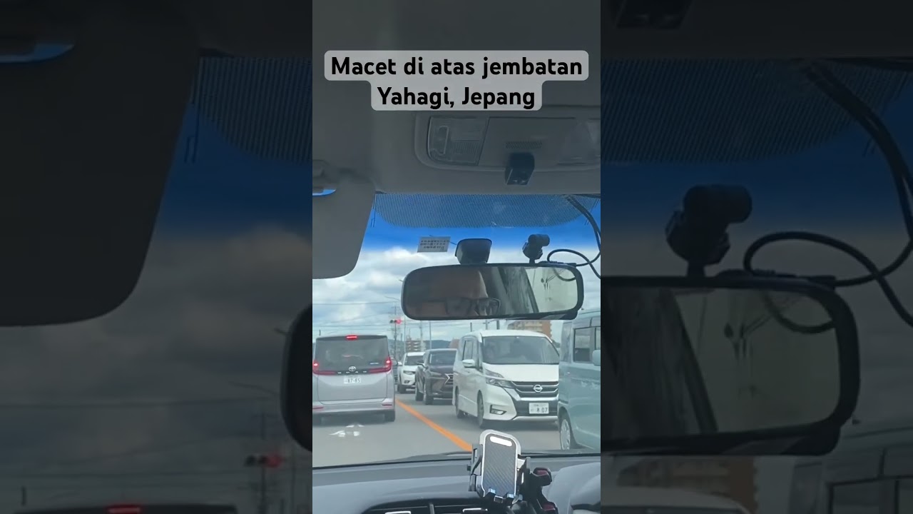 Traffic jam on Yahagi bridge, Jalan