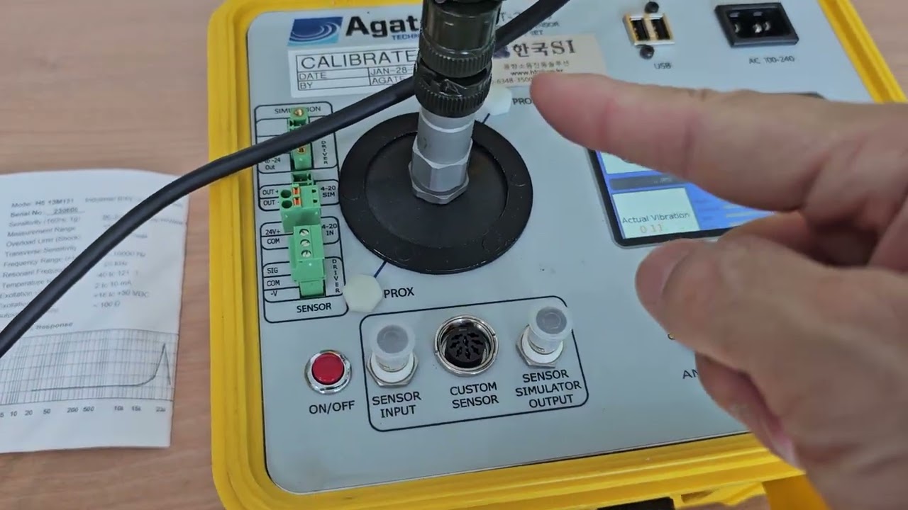 진동 트랜스미터 Transmitter CMCP530 테스트 with 100 mV/g 가속도센서, 가속도계