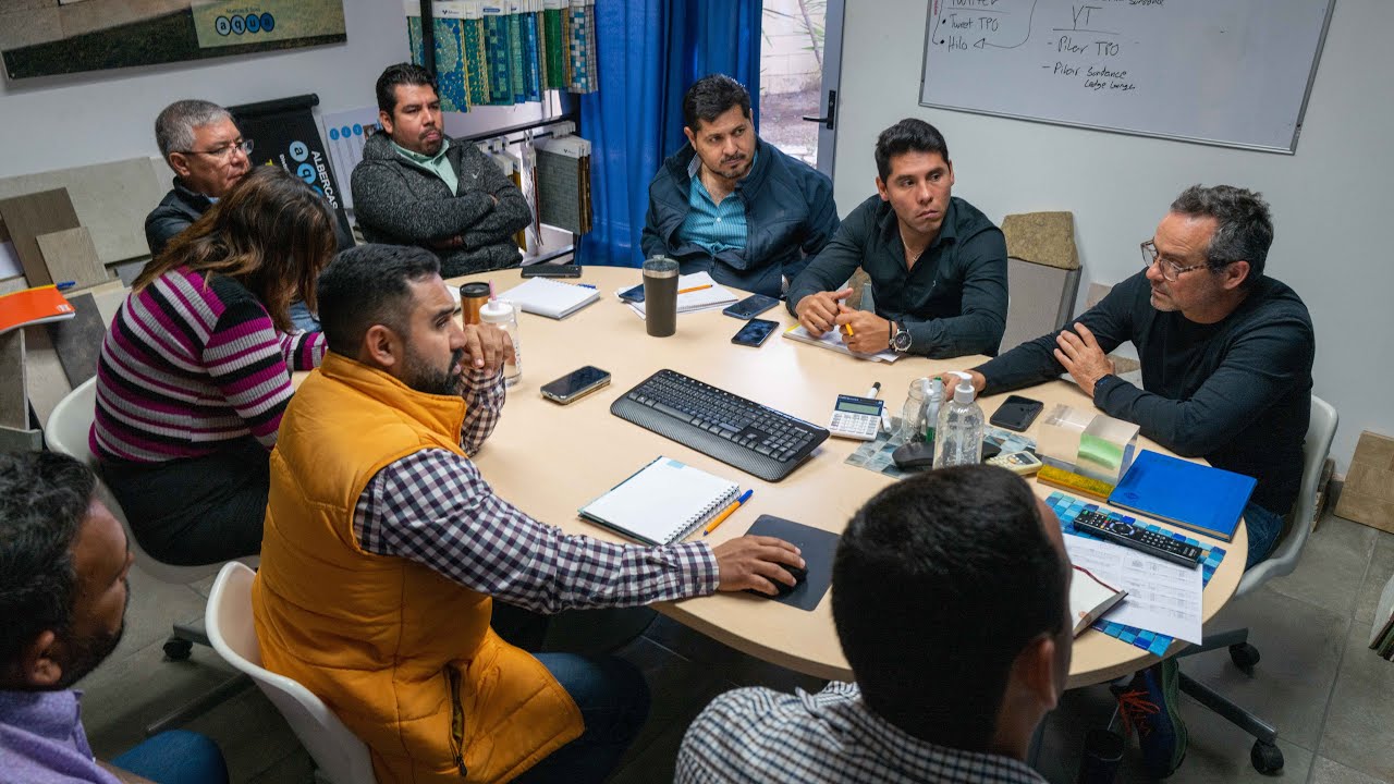 Un día en las oficinas de Albercas Aqua Torreón: Cómo el equipo inicia la  semana - YouTube