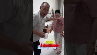Hacemos una broma a papá y a mamá con un vaso de leche de utilería, ¡a ver qué reacción tienen!