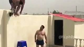 Orang Gendut Mau Renag Jadi Tsunami