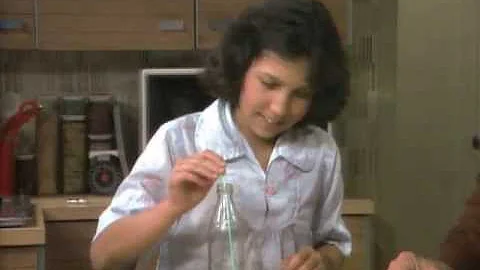 How to Pick Up a Bottle Using Only a Soda Straw! - Mr. Wizard's Challenge