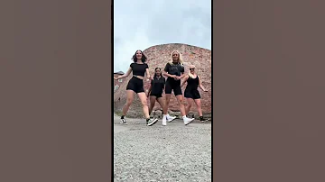 Shuffle Girl TikTok Dance 