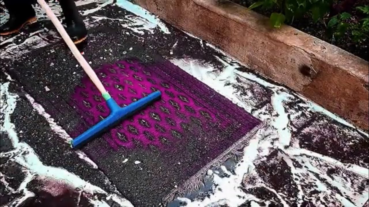 Washing a handmade Persian rug with soapy water/asmr rug cleaning🧽💦