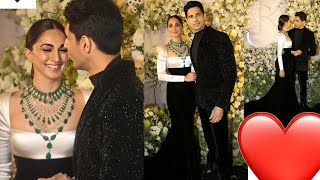 Sidharth Malhotra kiara advani cute romantic moments family in their wedding reception!!