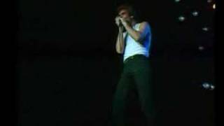 Huey Lewis plays the harmonica like a madman (live) 1984 chords